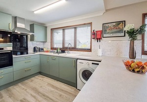 Perfect riverside holiday accommodation, set on the water’s edge at Brundall.