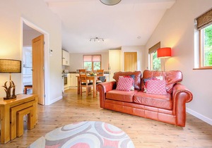 Semi-detached deluxe lodge offering the perfect romantic retreat.