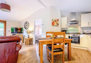 Semi-detached deluxe lodge offering the perfect romantic retreat.
