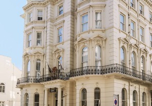 Sonder Kensington Gardens | Queen Room