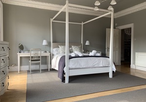 Spacious Georgian Double Upper Apartment a pleasant walk from Old Town & Castle in Edinburgh