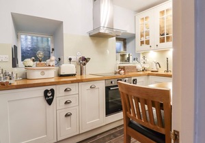 SQUINT COTTAGE, character holiday cottage in Grassington