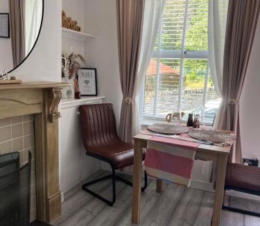 Rhiwbryfdir House | 1 Bed Cottage in Snowdonia nr ZipWorld, Snowdon