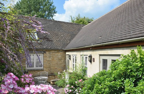 Chipping Norton Cottage | 1 bedroom accommodation in Bruern, near Chipping Norton