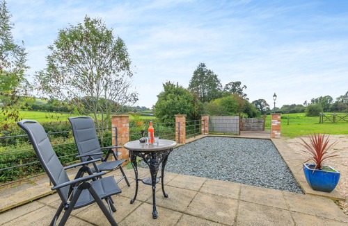 Crewkerne Cottage | 1 bedroom accommodation in Hewish