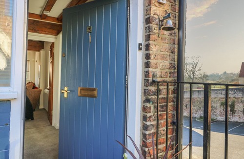 Malton House | 1 RODGERS MEWS, romantic, character holiday cottage in Malton