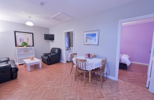 Lahinch Apartment | 10mindrivecliffsofmoher-cozy2br-parking-wifi