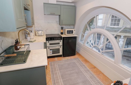 Montpellier Cottage | 12 MONTPELLIER ARCADE, pet friendly in Cheltenham