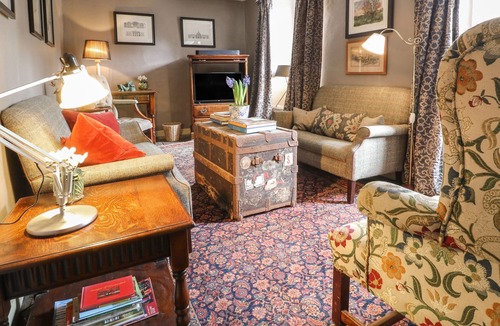 Tetbury Cottage | 14 THE GREEN, pet friendly, character holiday cottage in Tetbury
