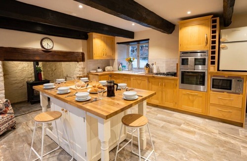 Blaencwm House | 1652 Farmhouse Sleeps 15 · Hot Tub & Log Burners · Rhondda Valley