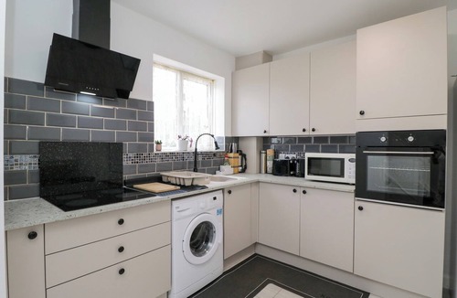 Bournemouth Cottage | 167 LEYBOURNE AVENUE, pet friendly, with a garden in Bournemouth