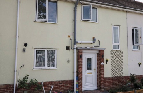 Bournemouth Cottage | 167 LEYBOURNE AVENUE, pet friendly, with a garden in Bournemouth