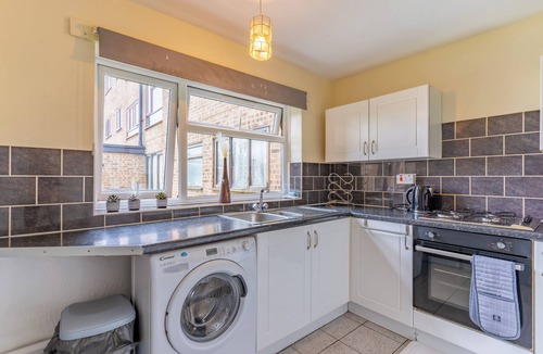 Little Hay Apartment | 1Bed-Sleeps3 Parking-NearCityCentre-Jlr-Nec