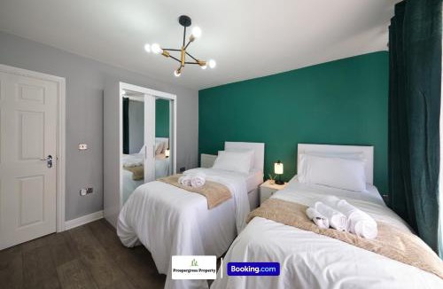 Weston on Trent House | 2 BDR House By Prospergress Property Short Lets & Serviced Accommodation Coventry 5 minutes walking from Arena Shopping Park and Coventry Building Society Arena Stadium With Self-Check-In, Free Parking and Large Garden & Patio, Pool Table and Games
