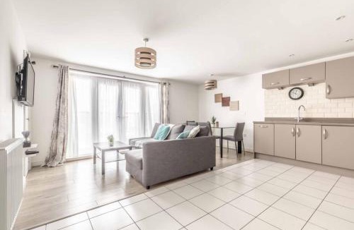 Langley Marish Apartment | 2 BED & 2 BATH COSY APARTMENT SLOUGH- FREE PARKING - By Tempstay