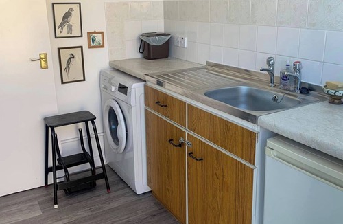 Portballintrae Cottage | 2-Bed Cottage Sleeps 5 - Pets Ok - Free Parking