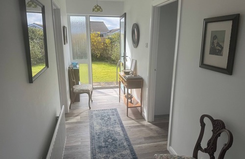 Portballintrae Cottage | 2-Bed Cottage Sleeps 5 - Pets Ok - Free Parking