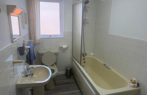 Portballintrae House | 2-Bed Cottage Sleeps 5 - Pets Ok - Free Parking