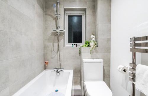 Cwmbran House | 2-Bed House with Garden & Free Parking, Quiet Location, Cwmbran
