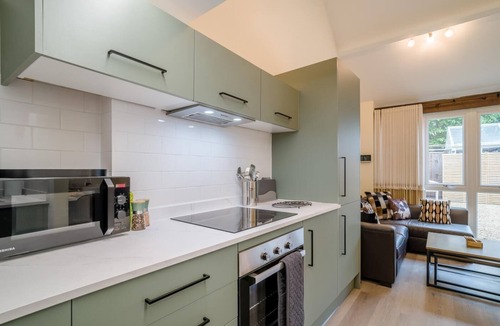 Bournemouth Cottage | 2 Bed in Bournemouth (oc-t33017)