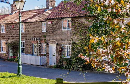 Lund Cottage | 2 Bed in Driffield (oc-75583)