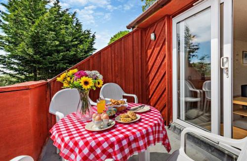 Llanteg Cabin | 2 Bed in Narberth oc-94789