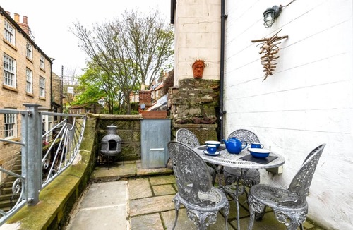 Robin Hood's Bay Cottage | 2 Bed in Whitby (oc-r038)