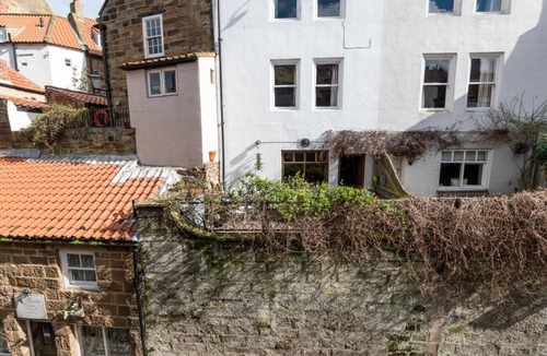 Robin Hood's Bay Cottage | 2 Bed in Whitby (oc-r038)
