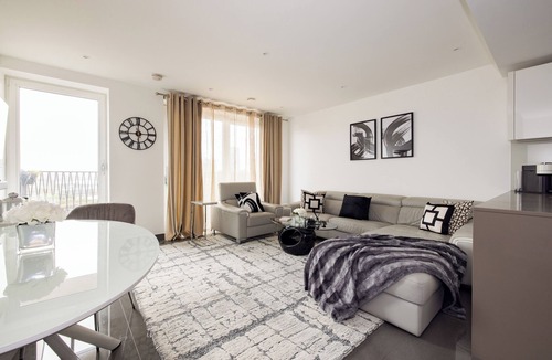 Newington Apartment | 2 Bed Luxury Shard View Southwark London Eye Waterloo + Gym