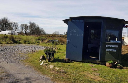Crosswell Cabin | 2 bed-Sleeps 4-Free Parking-Pet Friendly