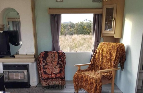 Crosswell Cabin | 2 Bed-sleeps 4-free Parking-pet Friendly