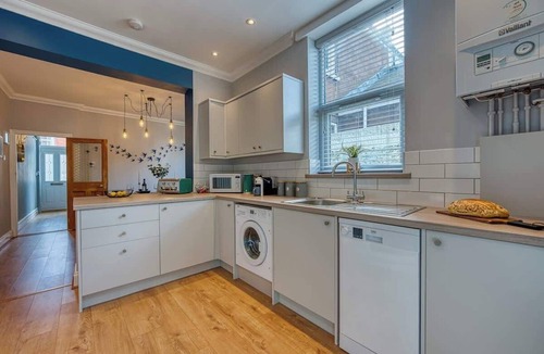 Southsea House | 2-Bed Southsea House with Garden, Fireplace and Free Parking