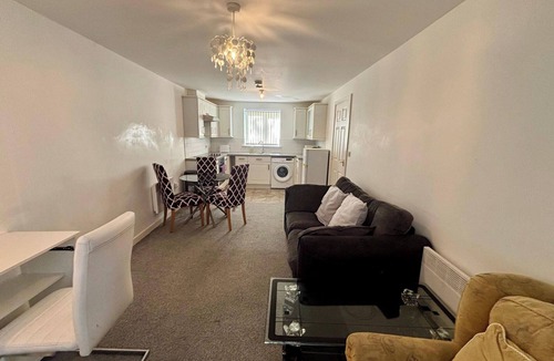Wolverhampton Apartment | 2 Bed Wolverhampton Apartment-Sleeps 5