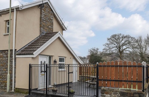Trecynon Cottage | 2 bedroom accommodation in Trecynon, near Aberdare