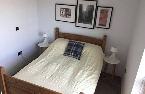 Walworth Apartment | 2 Bedroom Apartment 10 Minute Walk from Elephant & Castle Sleeps 4
