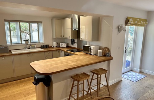 Northleach Cottage | 2 beds 2 bathrooms dog friendly cottage