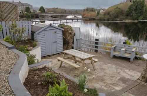 Belleek House | 2 Carlton Cottage