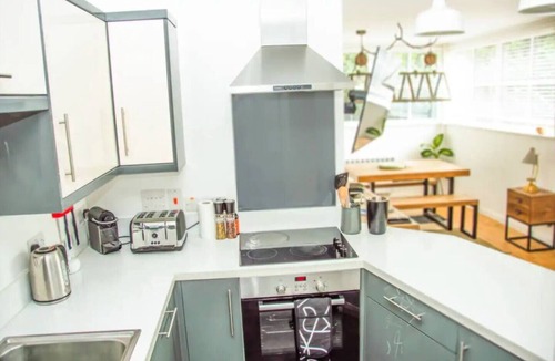 Bath Apartment | 2 Double bedroom Apt in Central Bath with parking