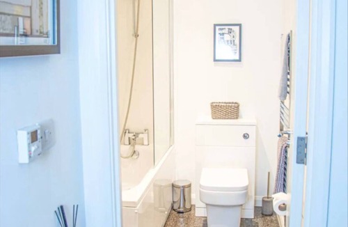 Bath Apartment | 2 Double bedroom Apt in Central Bath with parking