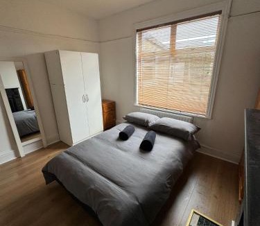 Glasnevin House | 2 Iveragh Road - Family room 1