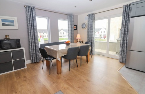 Fenit Cottage | 20 Lighthouse Village