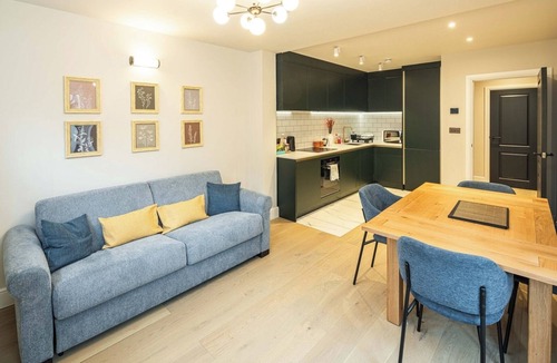 Twickenham Riverside Apartment | 2BR Garden Flat Near Richmond and Stadium