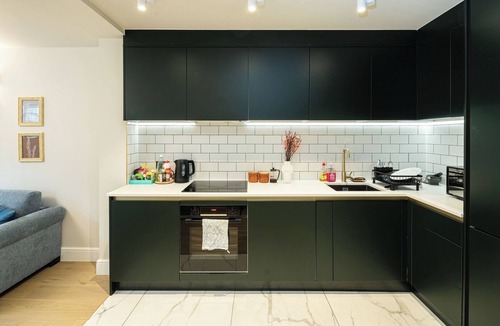 Twickenham Riverside Apartment | 2BR Garden Flat Near Richmond and Stadium
