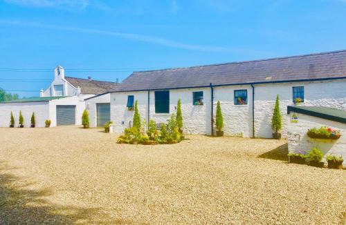 Londonderry House | 3 Bed Barn - Sleeps 4 - Parking - Golf - Alpacas
