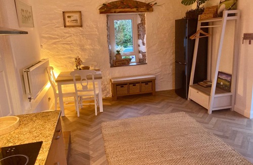 Londonderry House | 3 Bed Barn - Sleeps 4 - Parking - Golf - Alpacas
