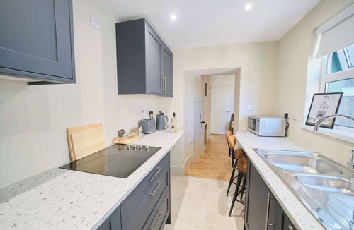 Londonderry House | 3 Bed Foyle View House In Derry City With Parking