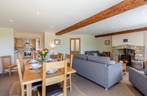 West Compton Cottage | 3 Bed in Burton Bradstock (oc-h30573)