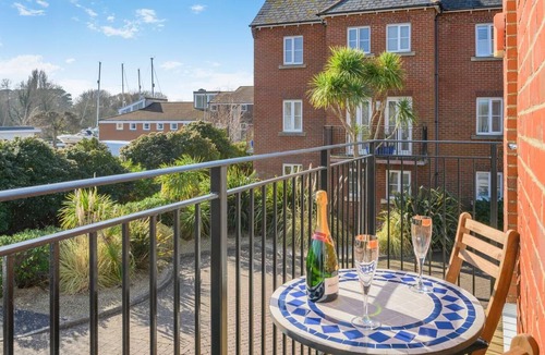 Christchurch Cottage | 3 Bed in Christchurch (oc-w34700)