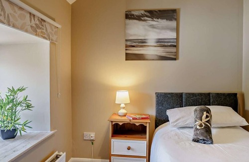 Cosheston Apartment | 3 Bed in Cosheston (oc-90732)
