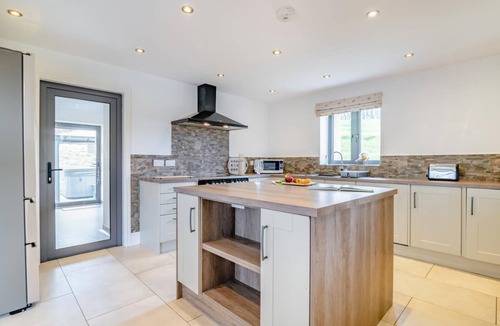 Coed-Y-Paen Cottage | 3 Bed in Llanbadoc (oc-bow108)